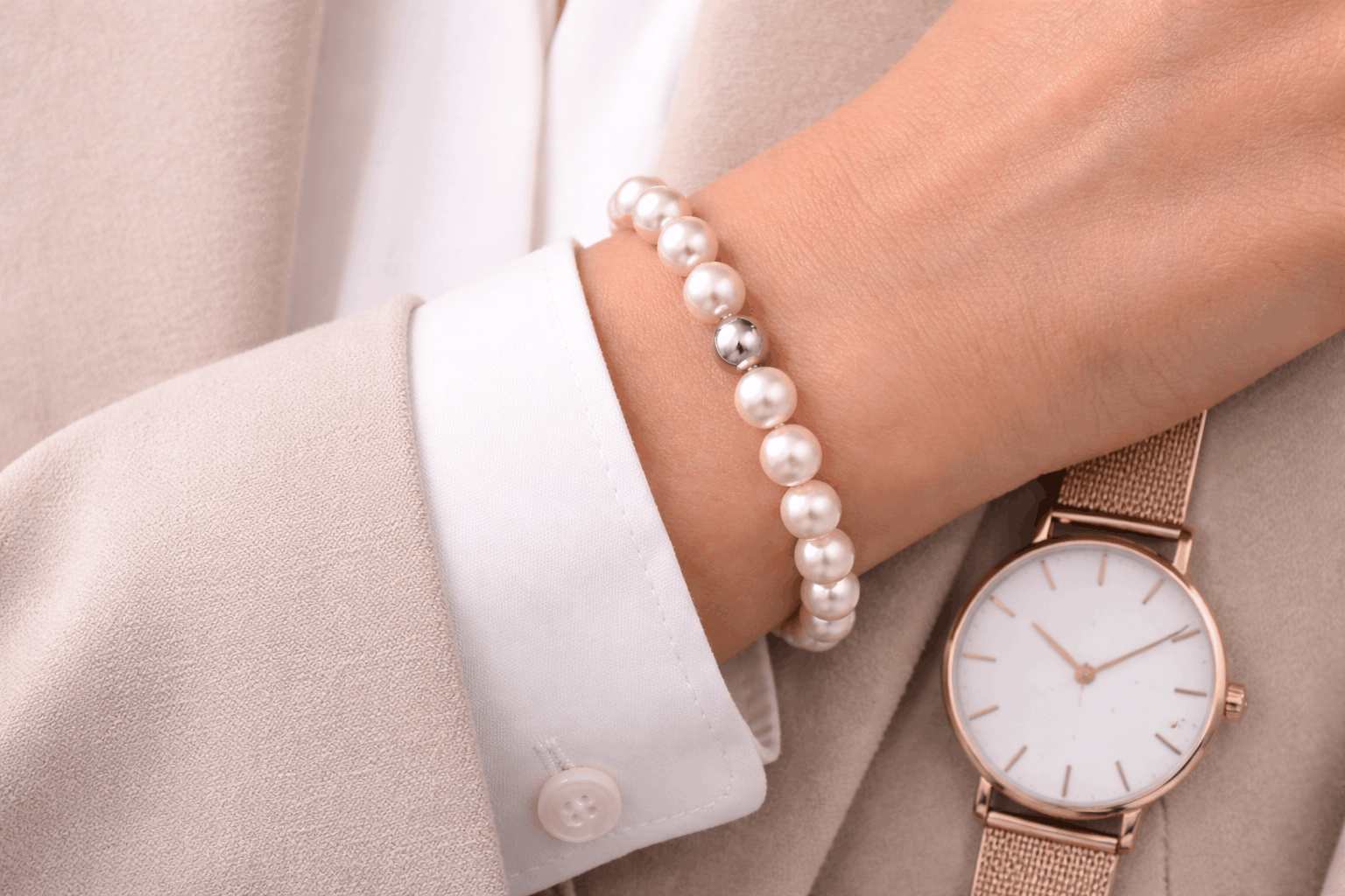 pearlsonly-blog-108-image-8-pearl - Az ezüstgyöngy karkötő stylingja - Gyöngyékszerek - pearlsonly